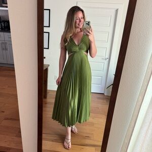 Abercrombie Giselle Pleated Green Cutout Midi Dress Size Small Worn once
